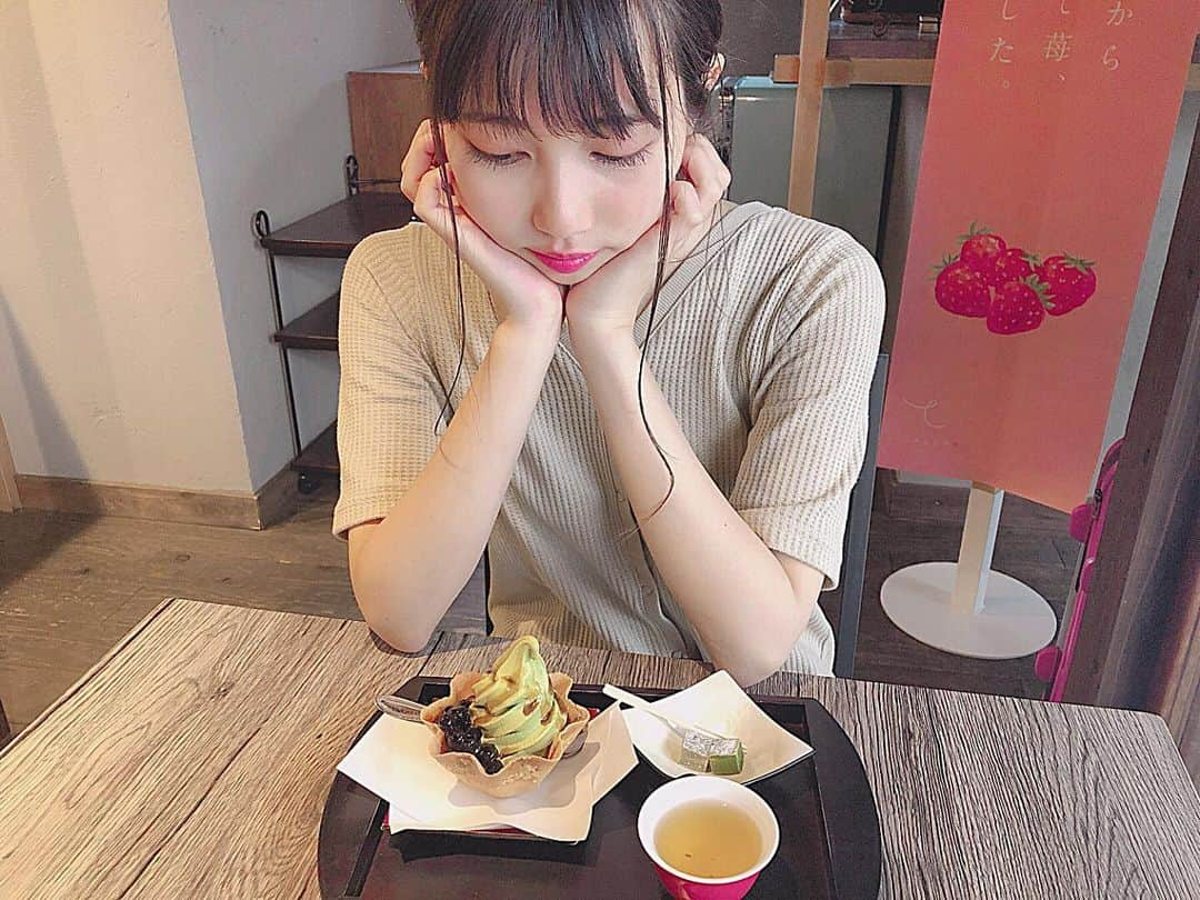 木下綾菜さんのインスタグラム写真 - (木下綾菜Instagram)「これ上しか写ってないけど ロング丈でスリット入ってて かわいいのよ〜。 . 前のボタン下までついてて 取り外せるから、 ワンピースにも上着にもなる 便利な子。◎ . #きの私服 #earthmusicandecology」6月14日 19時19分 - kinoshita_ayana