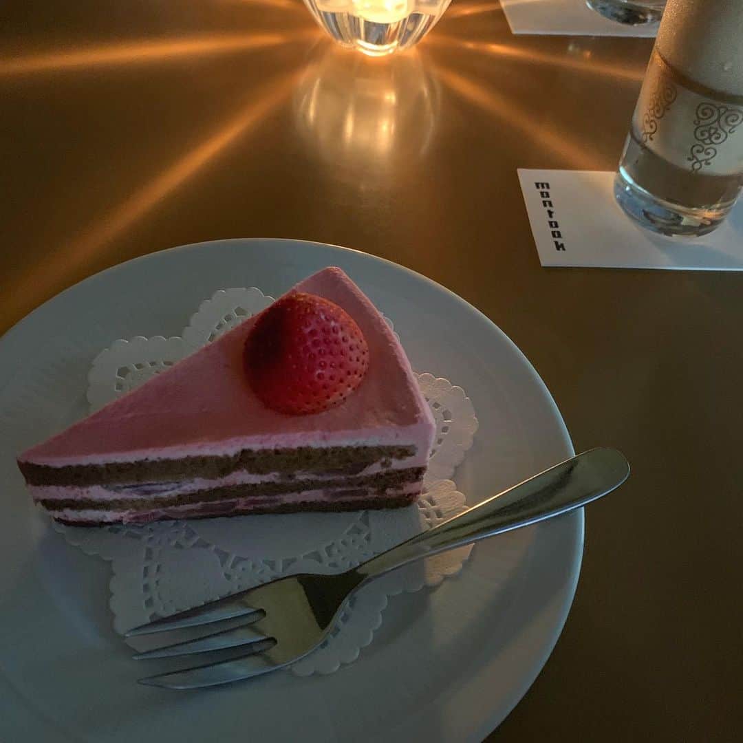 加藤愛永さんのインスタグラム写真 - (加藤愛永Instagram)「. . 私は可愛いものを食べている🍓 ストロベリーショートケーキ . . #cafe #strawberry #🍓 #cake」6月14日 19時20分 - kyato39