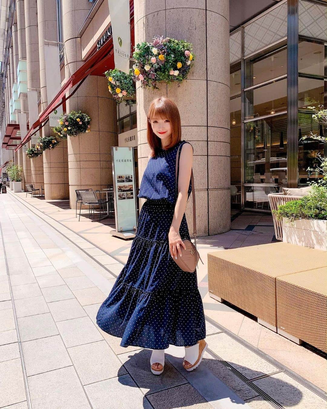 八鍬里美さんのインスタグラム写真 - (八鍬里美Instagram)「今日も天気良くて撮影日和だった〜🌞 ふわっと広がるシルエットがかわいい ドットマキシ☺️💗 小さめドットもさりげなくて着やすいよ〜😊⭐︎ Mサイズ展開もしてます٩(ˊᗜˋ*)و♪♪ . #マキシ#ドットマキシワンピース#マキシワンピース#ふわふわ#ミシェルマカロン#michellmacaron」6月14日 19時34分 - satomi_yakuwa