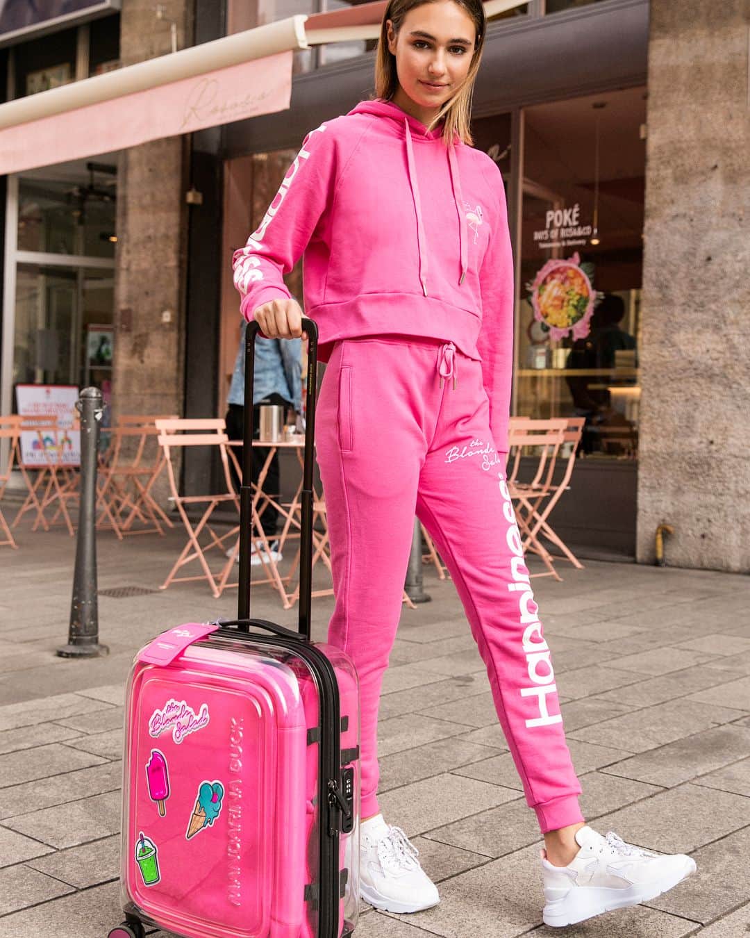 Blonde Saladさんのインスタグラム写真 - (Blonde SaladInstagram)「The coolest trolley to leave for your next summer holidays🌺SHOP NOW our limited edition @mandarinaduckit x TBS patched suitcase! ⚡️ #theblondesalad #mandarinaduck #trolley #travel #newcollection #ss19」6月14日 19時33分 - theblondesalad