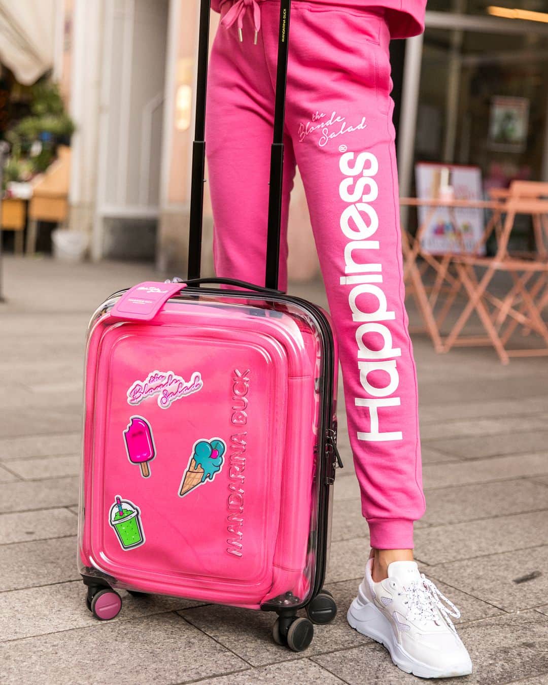 Blonde Saladさんのインスタグラム写真 - (Blonde SaladInstagram)「The coolest trolley to leave for your next summer holidays🌺SHOP NOW our limited edition @mandarinaduckit x TBS patched suitcase! ⚡️ #theblondesalad #mandarinaduck #trolley #travel #newcollection #ss19」6月14日 19時33分 - theblondesalad