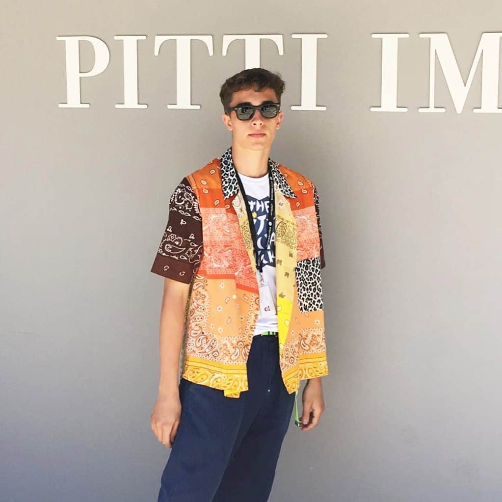 Pierre-Louis Masciaさんのインスタグラム写真 - (Pierre-Louis MasciaInstagram)「Proud to have styled the shirts for the Pitti Boys & Girls! So much love! . #plm #pierrelouismascia #unpredictableclassic #womenswear #menswear #prints #collection #spring #summer #2020 #ss20 #pitti #pittiuomo #florence」6月14日 19時29分 - pierrelouismascia