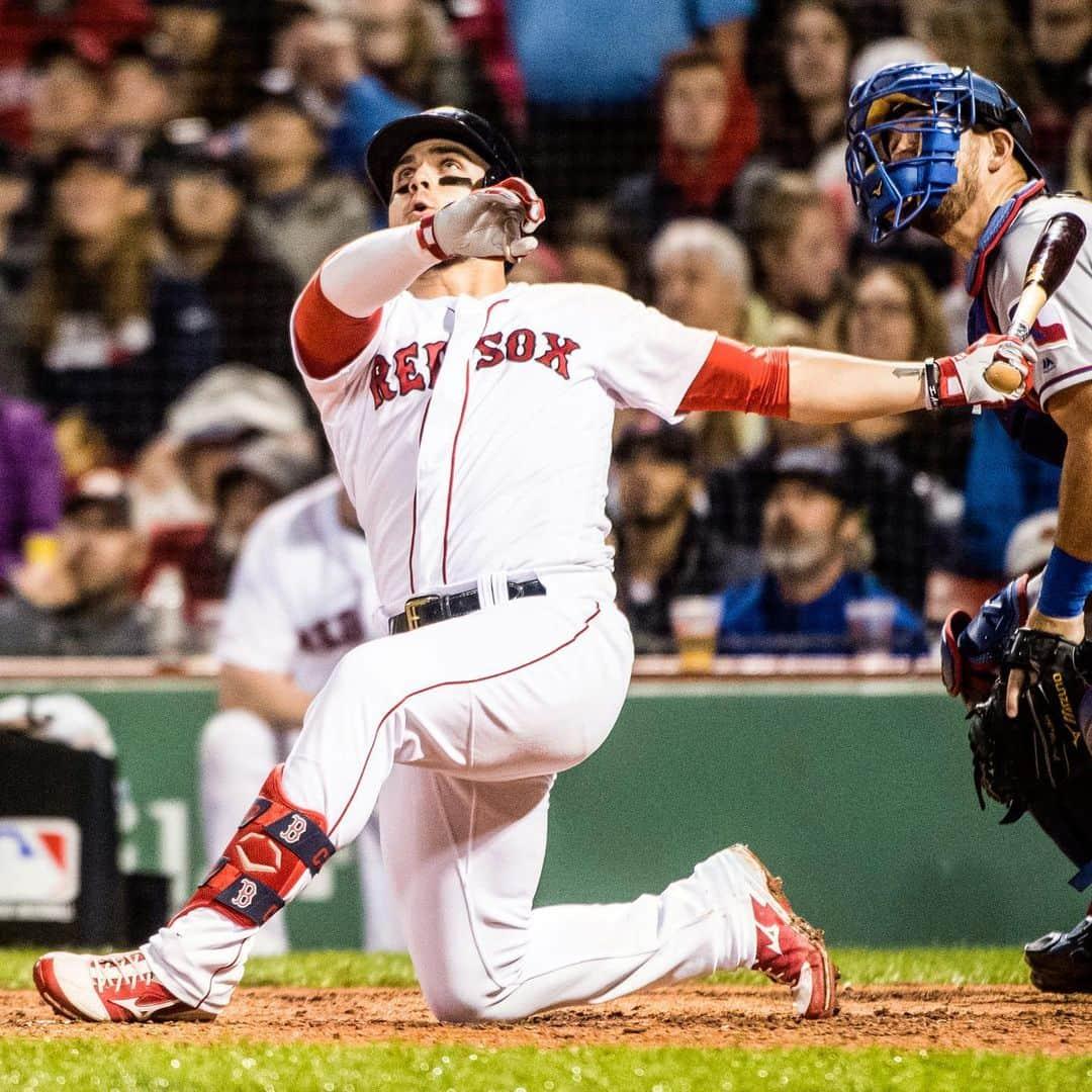 ボストン・レッドソックスさんのインスタグラム写真 - (ボストン・レッドソックスInstagram)「Take a knee, hit a homer!」6月14日 10時44分 - redsox