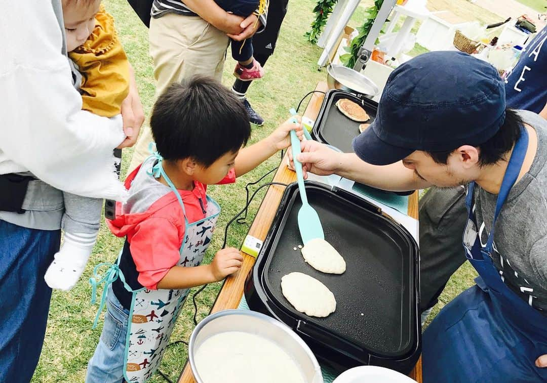 アロハテーブルさんのインスタグラム写真 - (アロハテーブルInstagram)「. 6月15日（土）葛西臨海公園にて、アディダス ジャパン株式会社主催の海洋プラスチック汚染の脅威に対し、美しい海になることを願って走るイベント「RUN FOR THE OCEANS IN TOKYO」にて、アロハテーブルハワイアンパンケーキ無料体験教室を実施します🏝 . 🌺ALOHA TABLE🌺 KIDSハワイアンパンケーキ無料体験教室🥞 . 3歳以上小学6年生までのお子様を対象に、ハワイアンパンケーキ作りを体験していただく教室を開催します🌈 （小学3年生未満は要保護者同伴） ぜひ皆様お誘い合わせの上、ご参加下さい😋 . . ＜RUN FOR THE OCEANS IN TOKYO概要＞  日時：2019年6月15日（土）10:00〜18:00 場所：葛西臨海公園内汐風の広場 主催：アディダスジャパン株式会社 共催：公益財団法人東京都公園協会　株式会社ゼットン RUN FOR THE OCEANS概要 https://bit.ly/2wMnfEJ . #alohatable  #アロハテーブル  #アディダス  #runfortheoceans  #パンケーキ  #無料体験教室  #葛西臨海公園」6月14日 10時53分 - alohatable_jp