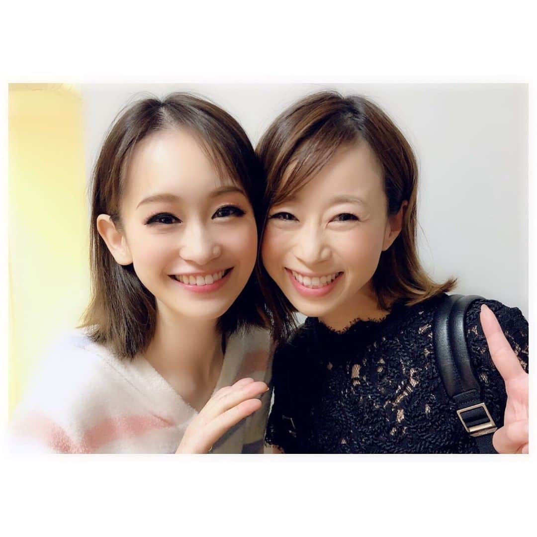 真愛涼歌さんのインスタグラム写真 - (真愛涼歌Instagram)「* 可愛い可愛いちゃぴ❤️ の出演する『エリザベート』観劇💓 * もぅ。もぅ。本当に素晴らしかった✨ 言葉にならない程の感動🥺💓 エリザベートの生涯を生きる彼女の姿がとても美しく綺麗で、苦しく。切なく… 強く、逞しい。 生き抜く姿がとても格好良かったです✨✨ * 終演後会ったちゃぴは、全然変わらないままの可愛い可愛いちゃぴでした❤️ 本当。なんでこんなにも可愛くて愛おしいんだろ〜😍💕 #エリザベート #帝国劇場 #愛希れいか #ちゃぴ #すき❤️」6月14日 10時53分 - maimaaimaaai.k