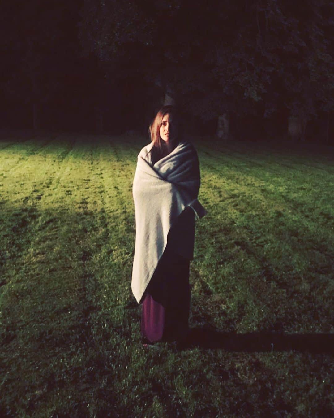 トーレイ・デヴィートのインスタグラム：「Film making at its finest. #divertimento #paris #4am」