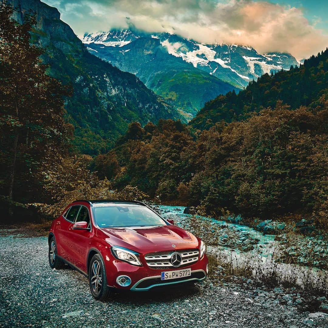 メルセデス・ベンツさんのインスタグラム写真 - (メルセデス・ベンツInstagram)「Ready for some mountain experiences. ⛰ 📸: @amrsaadanyphotography for #MBsocialcar . #Mercedes #MercedesBenz #InstaCar #GLA #carsofinstagram #mountains」6月14日 11時00分 - mercedesbenz