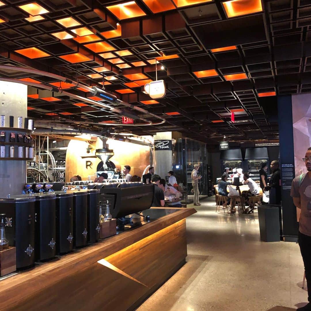 上杉洋史のインスタグラム：「Starbucks Reserve Roastery #starbucksreserveroastery #starbucks #nyc」
