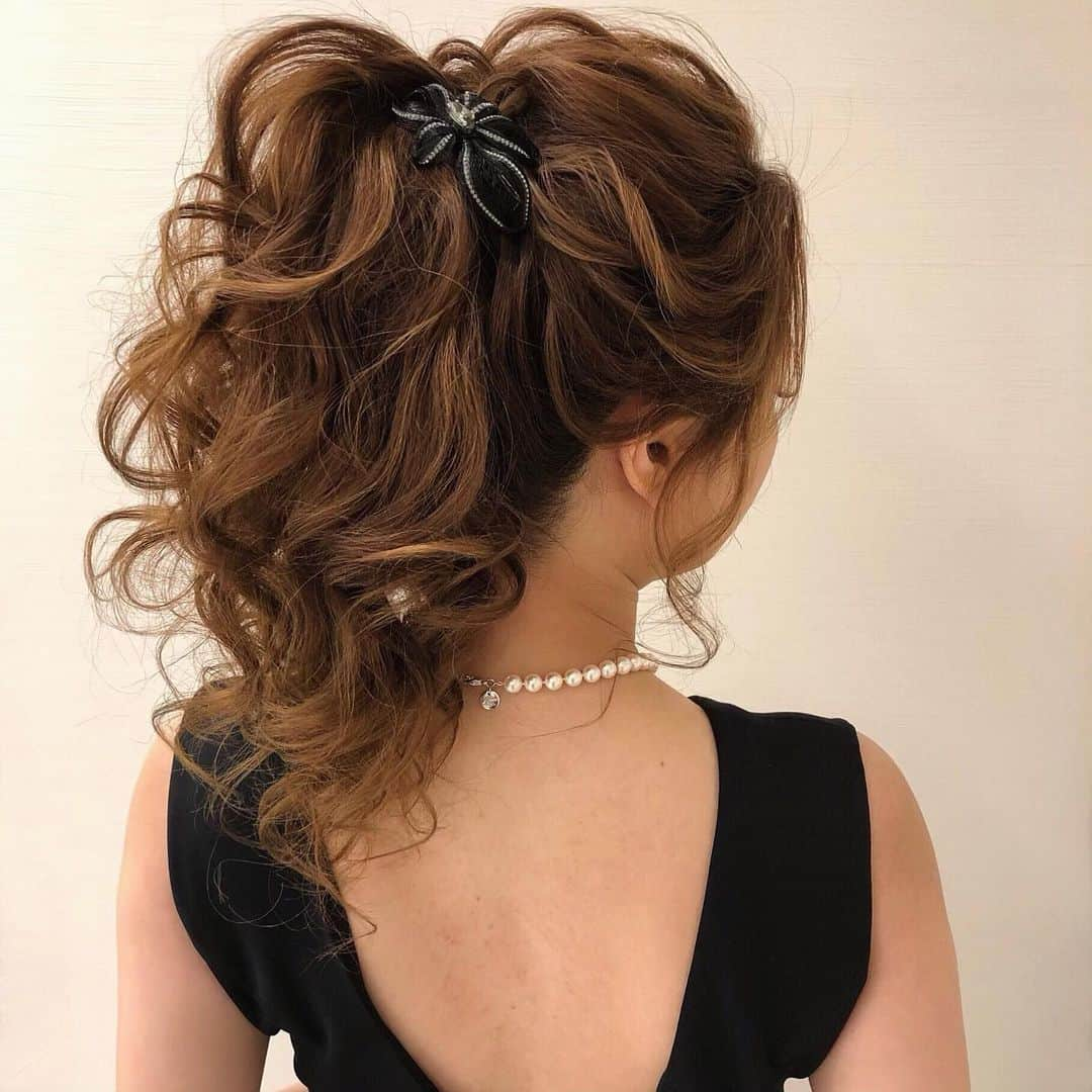 Tomoyo Kitamuraさんのインスタグラム写真 - (Tomoyo KitamuraInstagram)「先日のお客様。 高めのふあふあポニーテール。  #ヘアメイク #ヘアセット #ヘアアレンジ #ヘアスタイル #銀座#美容師 #ウェディング#ウェディングヘア #ブライダル#ブライダルヘア #結婚式#プレ花嫁#花嫁#前撮り#着物#浴衣 #シニヨン#ダウン#ダウンスタイル#編み込み#ヘアメイクリハーサル #bride#bridehair#bridal#updo#upstyle」6月14日 11時22分 - tmy_o3.pugmi