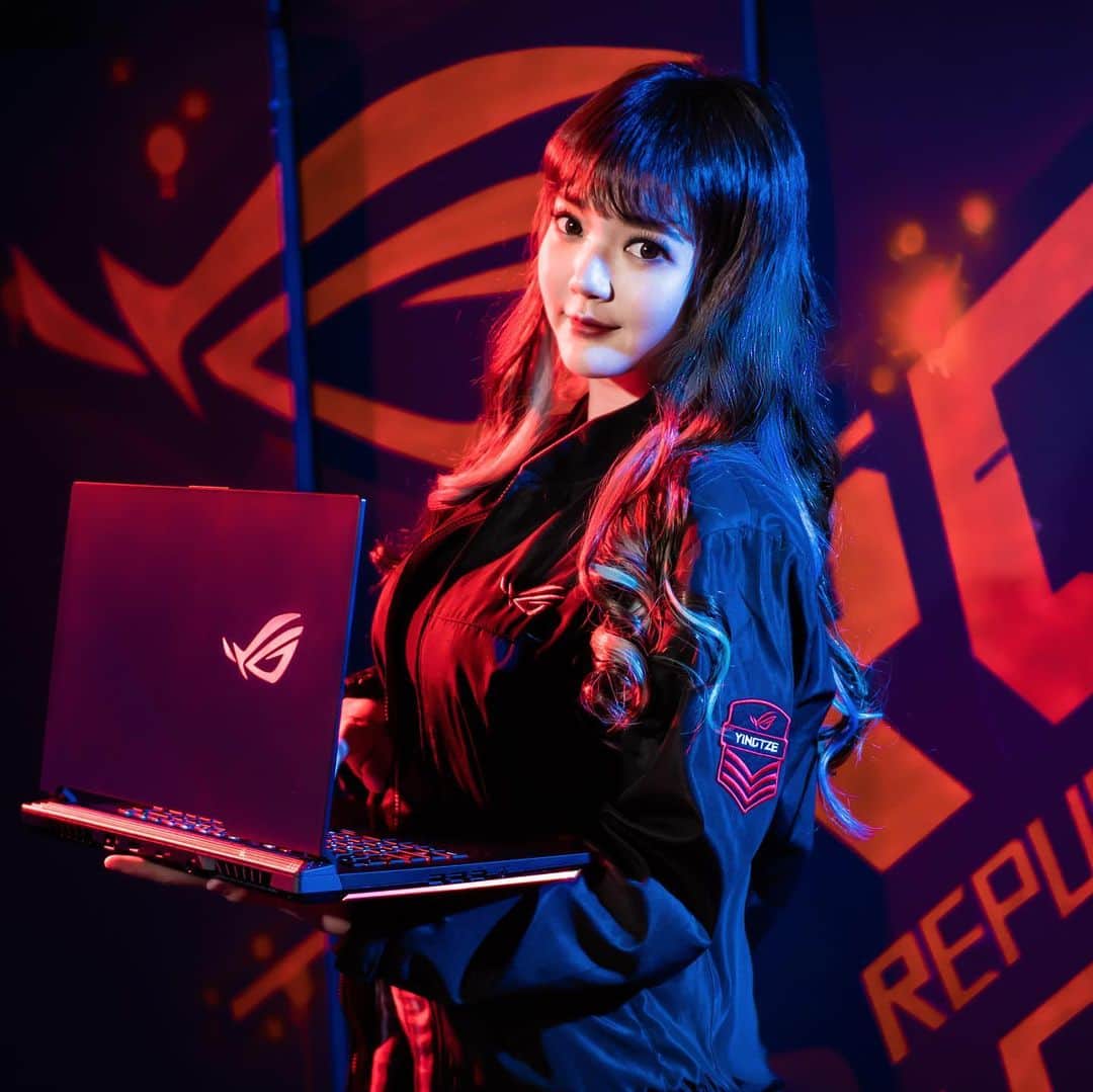 YingTzeさんのインスタグラム写真 - (YingTzeInstagram)「If you could pick one , which one is your Dream ROG Laptop ? ❤️ There will be a many exciting events coming soon for ROG ~ can’t wait to Vlog and share my experience with you all soon ! ❤️ _ All the new 2019 ROG laptops powered by the latest Intel Core 9th gen processors are coming to Malaysia!  Get your wallets ready! #. Check out the album to learn more!  Features:  Up to Intel Core 9th gen processors  Windows 10 Home  Up to NVIDIA GeForce RTX & GTX 16 series  Up to 240Hz IPS displays  Per-Key RGB key board (selected models only)  Intelligent cooling  Aura-Sync  For more info, check ASUS Malaysia official website @asusrog.my 📸 @ksdu_vision  #ROGKOLMY #ZephyrusS #ZephyrusM #StrixScarIII #StrixHeroIII #StrixG」6月14日 11時30分 - yingtze