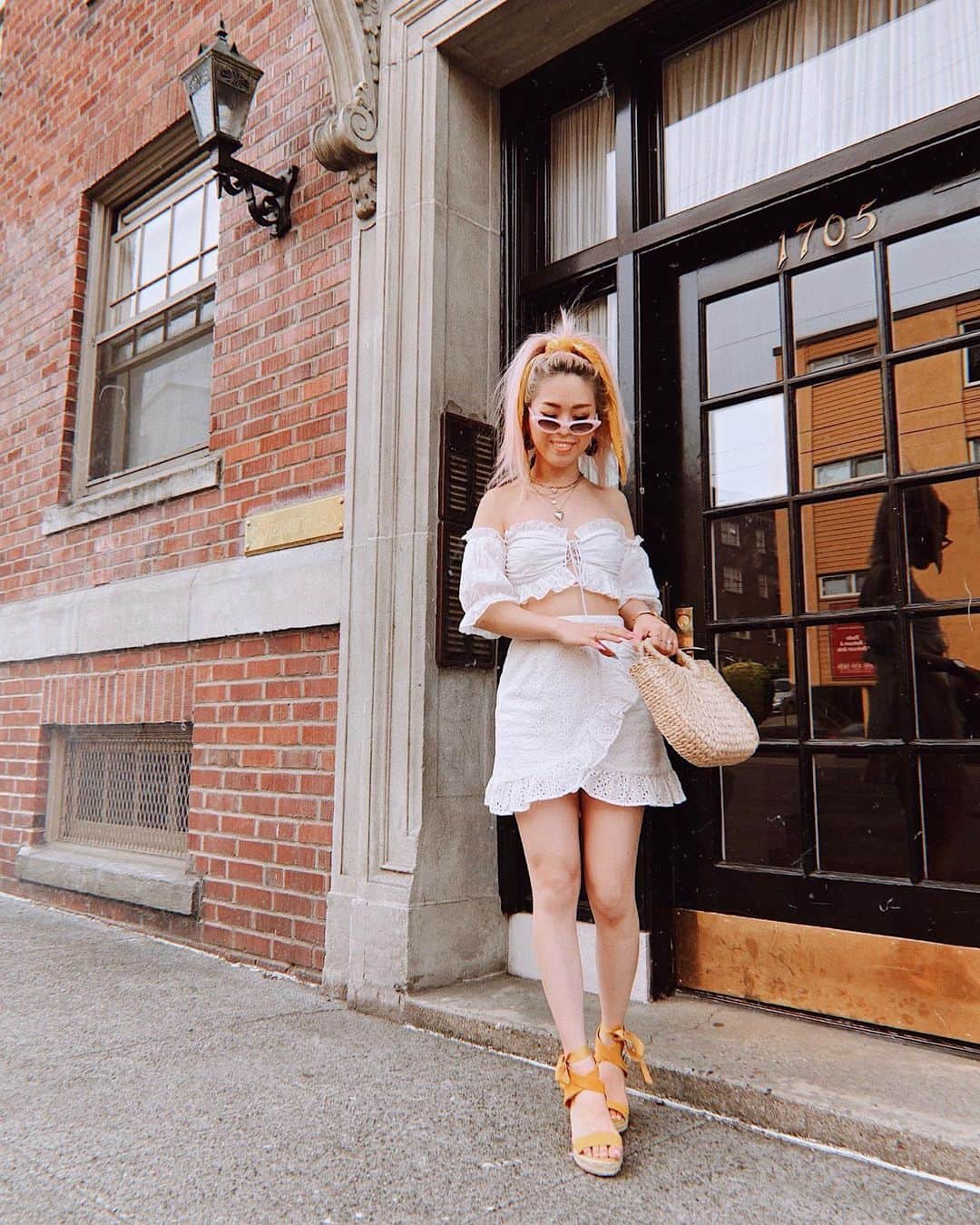 AikA♡ • 愛香 | JP Blogger • ブロガーのインスタグラム：「Dress like you are going to somewhere better latter 🌼 Love girly outfits like this for hot days ☀️ Cropped top + mini skirt never fails to be CUTE 💓 // 𝑊ℎ𝑎𝑡 𝐼 𝑎𝑚 𝑤𝑒𝑎𝑟𝑖𝑛𝑔 :: Scarf: @uniqlo @uniqlousa  Sunnies: @crapeyewear via @urbanoutfitters  Top: @nastygal  Skirt: @snidel_usa [ use code AIKSD10 for $ off! ] Bag: @asos  Sandals: @shoedazzle ===== #petitefashion #summerstyles #getnastygal #snidel #outfitsideas #aikaslovecloset #seattle」