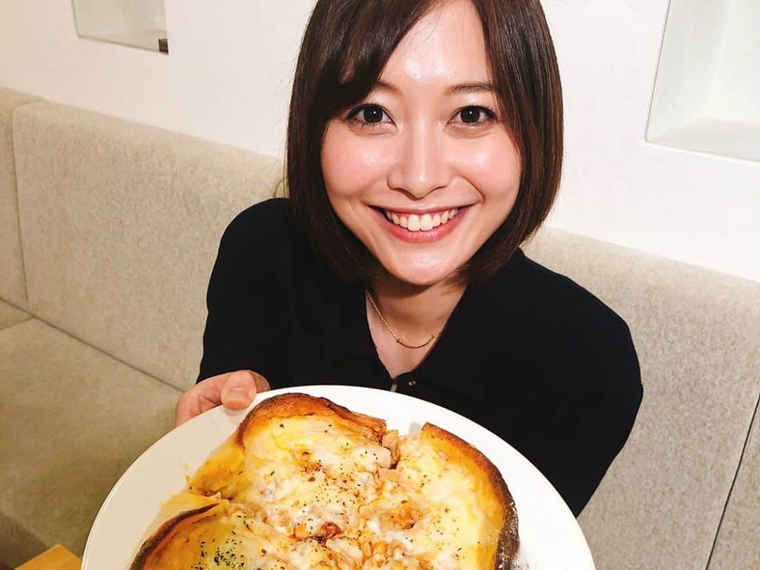 久冨慶子さんのインスタグラム写真 - (久冨慶子Instagram)「先日のみさきちゃんとのロケ😋 とろんとろんのシカゴピザを初めていただきました🍕 凄いボリュームです！！ シェアがオススメ！！ にこちゃんポテトに付けて食べるのも🙆‍♀️🧀 ＊ ＊ #林美沙希 アナ #久冨慶子 #シカゴピザ #ロケ #にこちゃんポテト #２つあるから安心」6月14日 11時51分 - keiko0hisatomi