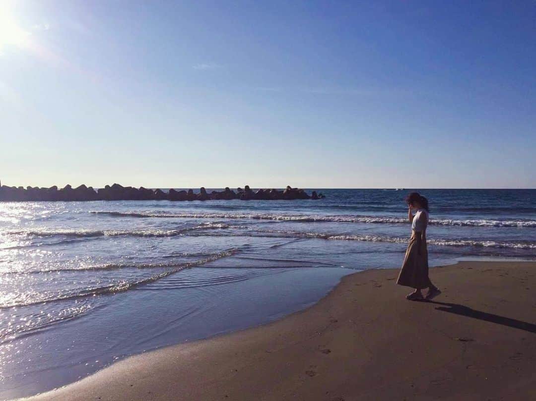 松浦彩さんのインスタグラム写真 - (松浦彩Instagram)「*** 波がおだやかに、幾重にも重なって打ち寄せる不思議な地形の場所。綺麗でした☺️💕 ⠀ この写真を撮ってくれた人は、あの日あの時間に湯野浜で撮影がなければ出会えなかった、海の向こうに暮らす人。ご縁ってすごい！ ⠀ Photos by @gperrinslife  #thanksformeeting #出会いに感謝 ⠀ #湯野浜 #yunohama #tsuruoka #yamagata #seaside #landscape #comingsummer #yamagatagram #山形旅行 #山形観光 #travelinjapan #japanesecountryside #海辺の暮らし #海のある風景 #たびじょ #松浦彩」6月14日 11時48分 - ayamatsuura.s