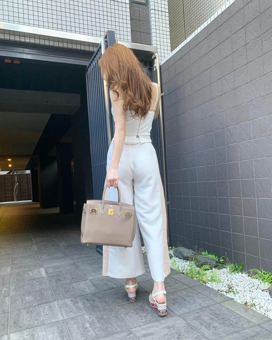 伊東亜梨沙さんのインスタグラム写真 - (伊東亜梨沙Instagram)「#ootd  #tops #pants  @emiriawiz_official  #shoes #christianlouboutin  #bag #hermes . . トップスもパンツも#emiriawiz です💗 . . #coordinate #167cmコーデ #エミリアウィズ #hermesbag #birkin #birkin30 #louboutinshoes」6月14日 11時52分 - arisa__917m