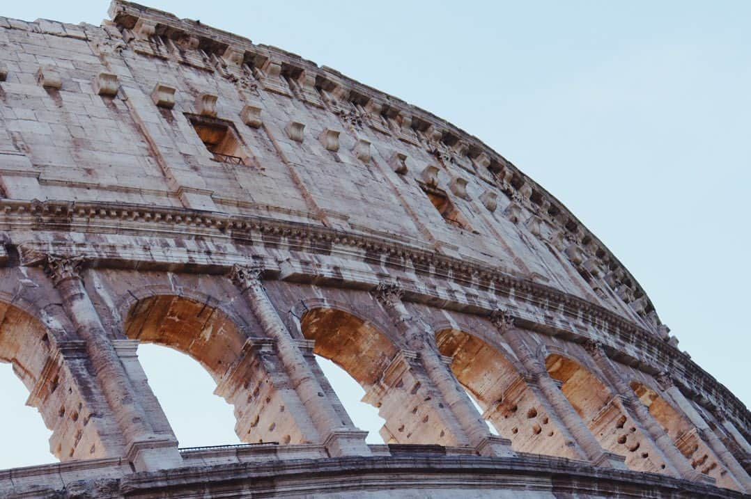 広瀬未花さんのインスタグラム写真 - (広瀬未花Instagram)「after ☔︎ .  @eos_canonjp EOSKissx10 ・ #Italy #roma #Colosseo #travel #EOS #Eoskissx10 #new #one #monochrome #photography」6月14日 11時55分 - micahirose