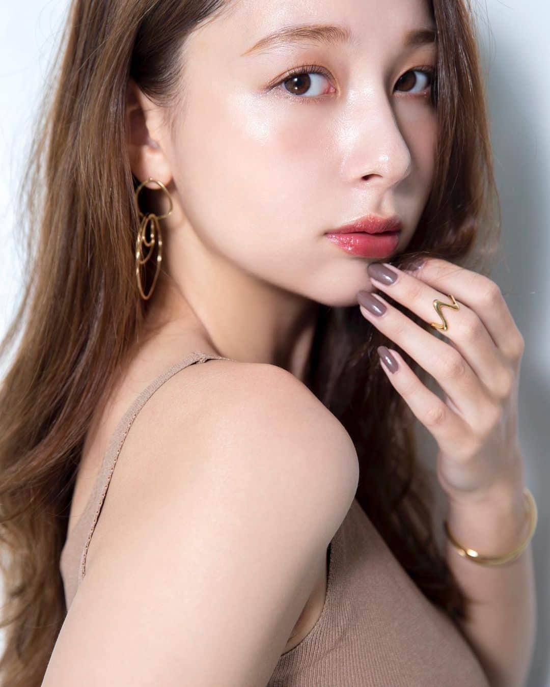 高橋有紀のインスタグラム：「発売中の @uppmag ヘアメイク❤︎ #osakana_yuki #hairmake」