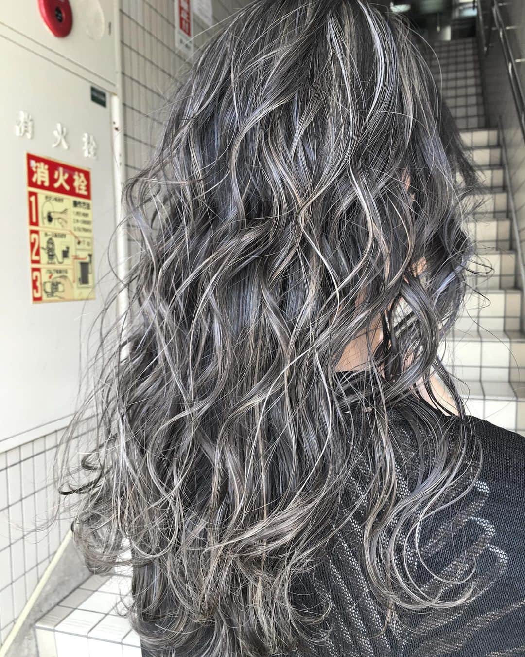 大石亜里紗のインスタグラム：「. . –––––––––––––––––––––––––––– . 2breach🐄highlight . . 柔らかいハイトーンカラー お任せください🦔🌿✨ DM・☎︎からのご予約がおススメ🌻 . –––––––––––––––––––––––––––– . . #crea_arisa 大人気のおススメカラー🌿 #ミルクたっぷりカラー🥛 . 色素薄い外国人のような 赤味のないカラーなら お任せください👩🏼💐 . . #ミルクティーベージュ #ミルクティーカラー #ミルクティーアッシュ #ミルクティー色 #ミルクティーグレージュ #シースルーカラー #パールピンク #ピンクアッシュ #痛まないブリーチ #ケアブリーチ #クリーミーベージュ #ハイライトカラー  #ハイトーンカラー #グラデーションヘアー  #バレイヤージュカラー  #色素薄い  #シアカラー  #透明感カラー得意  #プリスタ #mery #hpb_hair #lala_hair」