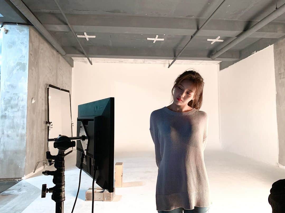 ヘジョンのインスタグラム：「새 프로필 촬영 날😊」