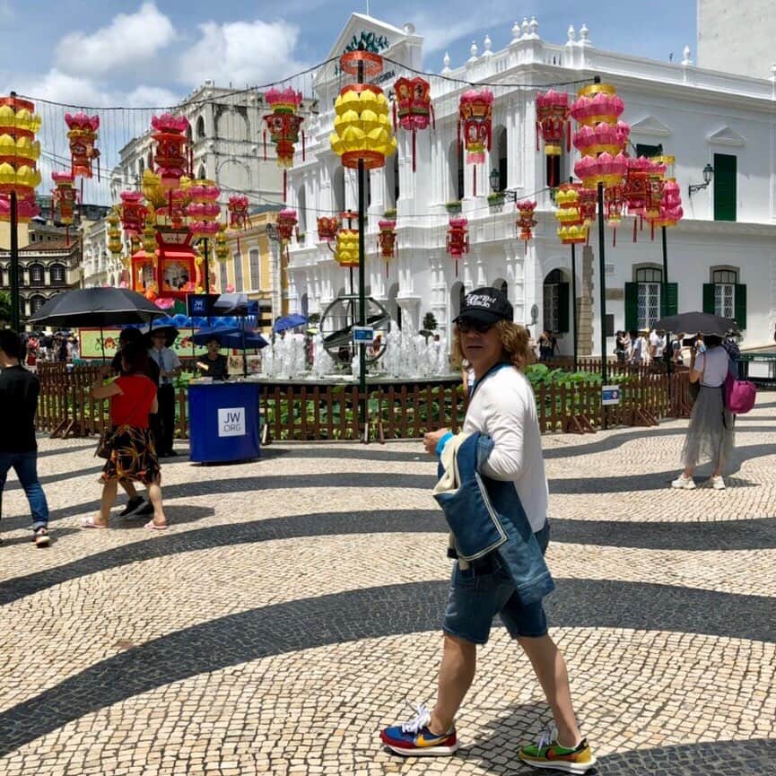 大地真央さんのインスタグラム写真 - (大地真央Instagram)「初めてマカオに香港に8年ぶりに行ってきました＼(^-^)／✈️ アートにグルメに世界遺産！ 心もお腹も満たされた旅でした😋 『マカオ編🇲🇴』 #Macau #マカオ #cityofdreams #morpheus #zahahadid #kaws #Yi #stdomenics #聖ドミニコ教会 #世界遺産 #henrisgalleymaxims #絶品カレー #マカオ料理 #dragonboatfestival #端午節 #afternoontea #Jadedragon #ミシュラン三つ星  #大地真央 #MAODAICHI #森田恭通 #yasumichimorita」6月14日 12時42分 - daichimao_official