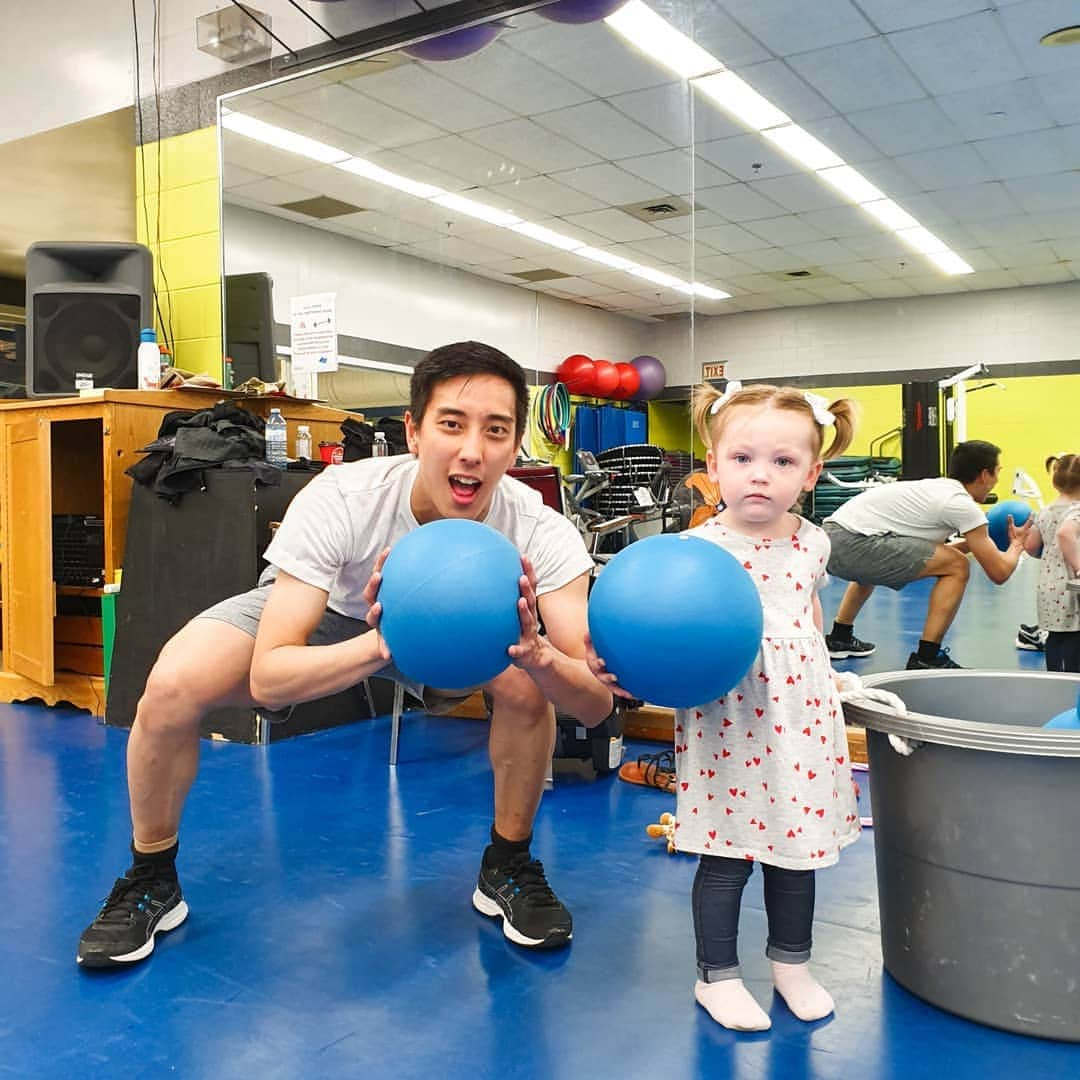 ジュリアン志傑乙さんのインスタグラム写真 - (ジュリアン志傑乙Instagram)「My new workout buddies! . . . . . . . . . . . . #workout #toddler #baby #training #iceskating #figureskating #sports #fun #TeamMAS #TeamMalaysia #athlete」6月14日 12時57分 - julianyeeee