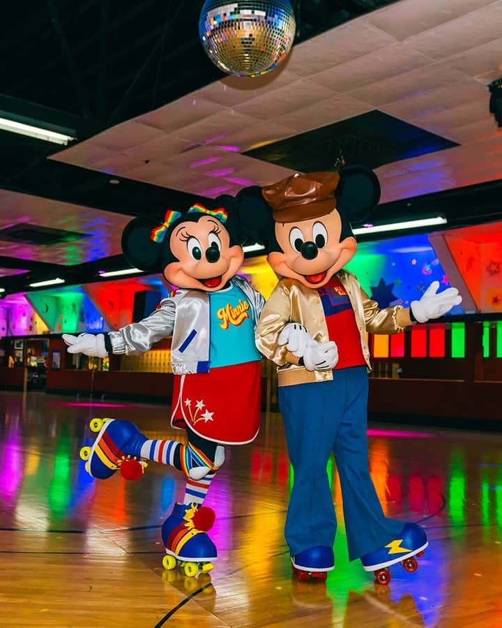 ミッキーマウスさんのインスタグラム写真 - (ミッキーマウスInstagram)「Mickey and Minnie are hitting the roller rink in classic roller disco style! Get a load of those groovy skates! And check out Mickey’s Story for even more fun. #MickeyMouseDisco」6月14日 13時00分 - mickeymouse