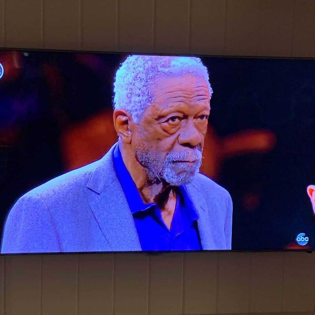 マイケル・キートンさんのインスタグラム写真 - (マイケル・キートンInstagram)「Hung with this guy once-Bill Russell. Class and simply a basketball bad ass. Him and “the big fella” Kareem-the BEST!」6月14日 13時03分 - michaelkeatondouglas