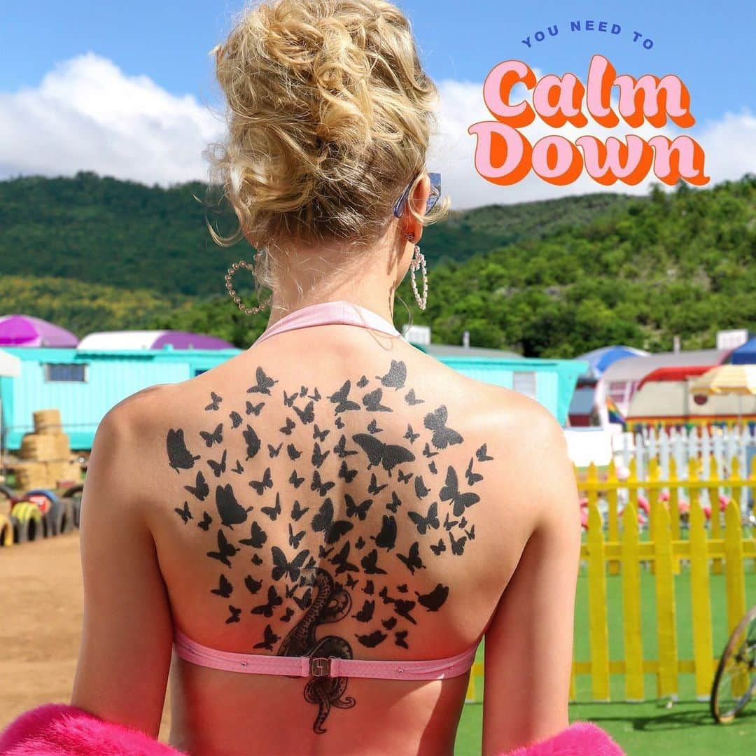 Just Jaredさんのインスタグラム写真 - (Just JaredInstagram)「@taylorswift sends her support to the LGBTQ community with her new single “You Need to Calm Down.” Tap this photo at the link in bio to read the lyrics and hear the song! #TaylorSwift #YouNeedToCalmDown Photo: @taylorswift」6月14日 13時16分 - justjared