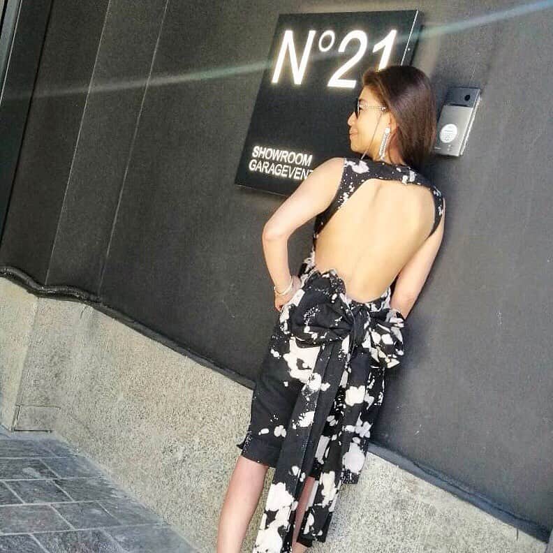 Taki Tanakaさんのインスタグラム写真 - (Taki TanakaInstagram)「#ootd #outfitoftheday #outfit  dress #N21 @numeroventuno  #ヌメロヴェントゥーノ メゾンにて。 お気に入りのドレスを着て #🖤 @iza_official  #milan #milano #day11」6月14日 13時26分 - tanakataki