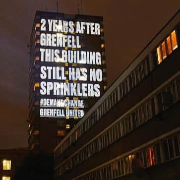 Emeli Sandéさんのインスタグラム写真 - (Emeli SandéInstagram)「It's been 2 years since so many tragically lost their lives in the #Grenfell Tower fire. Too little has happened since, why? In unity is our power. Join @grenfell_united - the survivors and families of the bereaved, to #DemandChange. Show your support by signing up to @grenfell_united campaign. Express what you feel about this to your MP @grenfell_united will email you how to do this 💚 We can't change what happened but we can get #JusticeForGrenfell and make sure it does not happen again. Please join http://support.grenfellunited.org」6月14日 13時28分 - emelisande