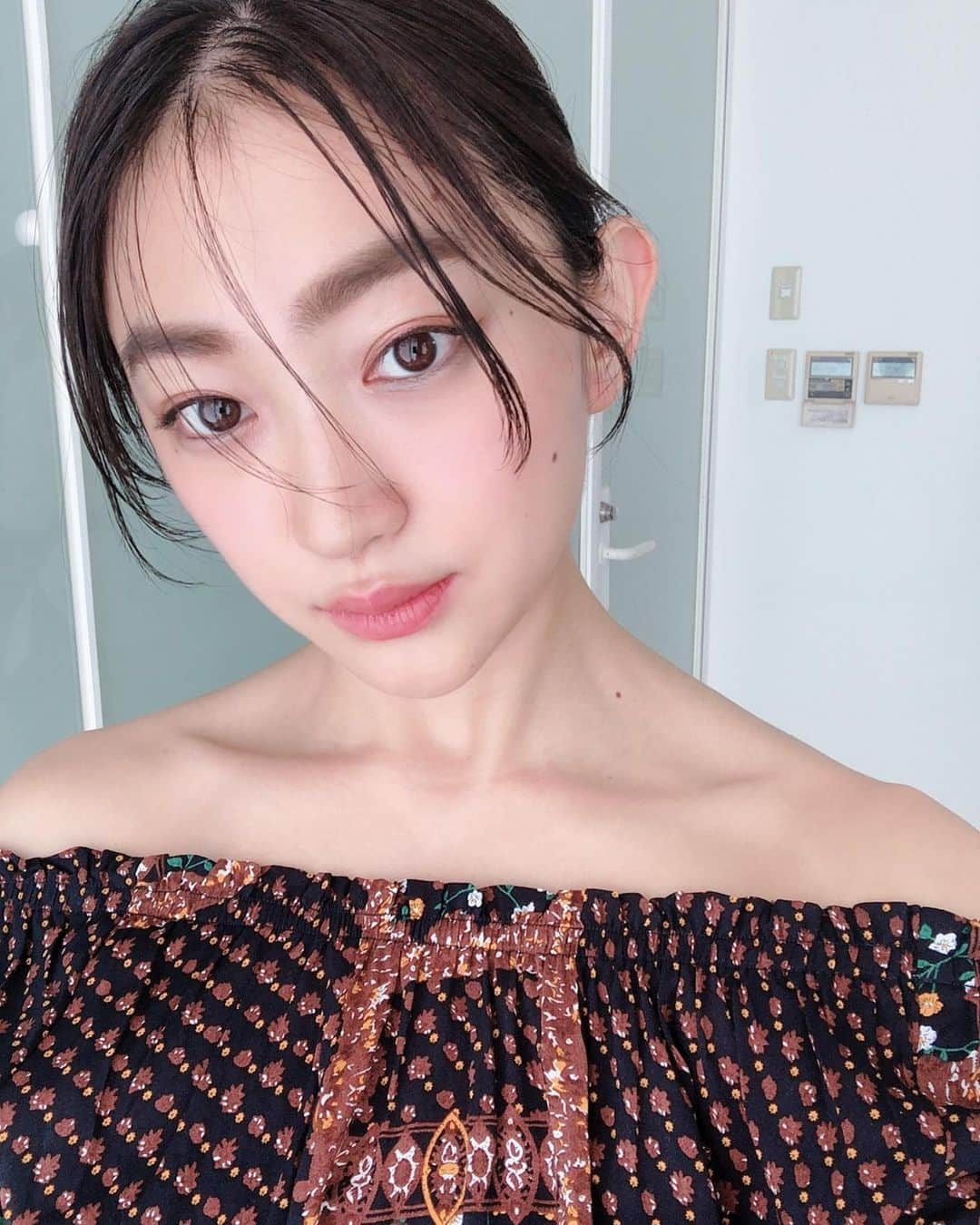 田辺かほさんのインスタグラム写真 - (田辺かほInstagram)「前髪あり💁‍♀️ こないだの撮影のときのメイク📸」6月14日 13時30分 - kaho__tanabe