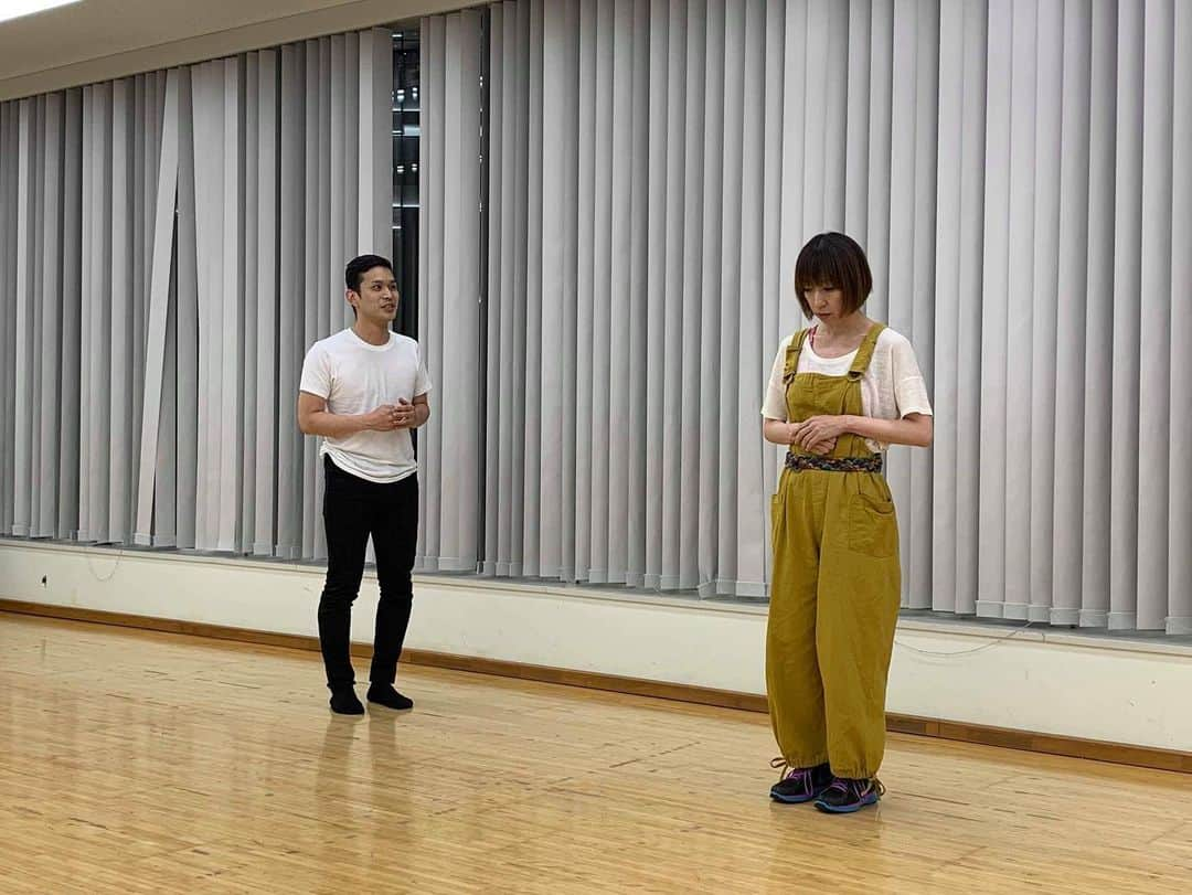 佐藤太一郎さんのインスタグラム写真 - (佐藤太一郎Instagram)「佐藤太一郎企画その２３『お母さんいません』は、エチュード(即興劇)をしながら台本を仕上げていきます。‬ ‪今回は初挑戦だらけの公演。‬ ‪佐藤太一郎企画としては、観たことがないテイストに仕上がると思います。‬ ‪コメディやけどシリアスで、切ないけど心が温かくなる。‬ ‪そんな作品を目指します。‬ ‪チケットよしもとで発売中！‬ http://yoshimoto.funity.jp/kglist/?kw=佐藤太一郎企画 【公演情報】 佐藤太一郎企画その２３ 二大都市公演 『お母さんいません』 作：中野守(中野劇団) 演出：大塚雅史  子どもになった父と、 子どもでいられなくなった娘の物語  日時： 【大阪】 2019年7月23〜24日 ①7/23 19:00開場 19:30開演 ②7/24 19:00開場 19:30開演 【東京】 2019年8月20日 ①8/20 19:00開場 19:30開演  場所： 【大阪】 YESシアター (なんばグランド花月 地下1F) 【東京】 ルミネtheよしもと (新宿ルミネ2 7F)  料金：前売4000円 当日4500円(全席指定)  出演： 佐藤太一郎(吉本新喜劇) 山本誠大(ブルーシャトル) 田中尚樹(劇団そとばこまち) 土井良祐(ハネオロシ‬) 中島舞香 辻凪子 延命聡子(中野劇団) 他」6月14日 13時31分 - satotaichiro_shinkigeki