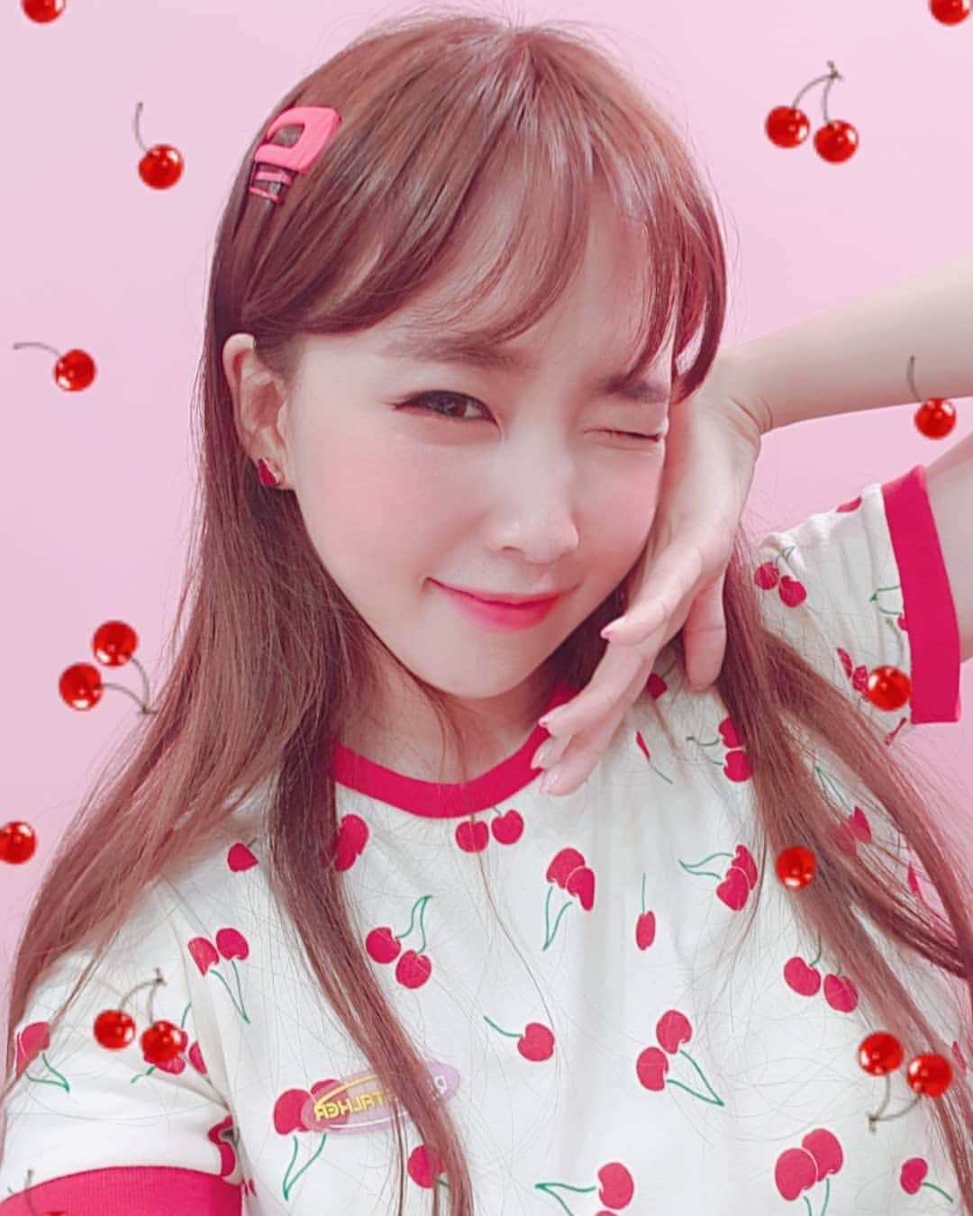 ウェイ のインスタグラム：「마이크꺼놔서 날라간 영상 다시 찍기😂 이번에 정말 꿀팁 + 스토리 대방출했쩌요!🍒다음쥬업로드❤❤ .  #유튜브 #웨이랜드 #youtube #wayland」