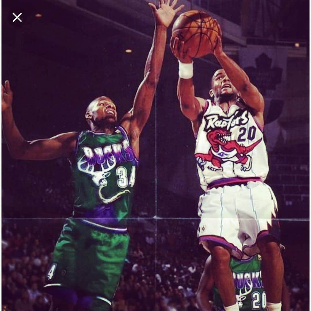 レイ・アレンのインスタグラム：「Oh Canada! Congratulations to the @warriors for having a great year and being great champions! Congratulations to the #nbachampions Toronto Raptors for unseating the two time champs. Don't forget @d_stoudamire started it all from the bottom 😜 Congratulations to the Raptors fans around the world! I've traveled to Toronto now for over 20 years and I've truly enjoyed the city and I've met some great people! Im really happy for @raptors  Tonight the@nba brand just grew stronger north of the border #nbafinals2019」