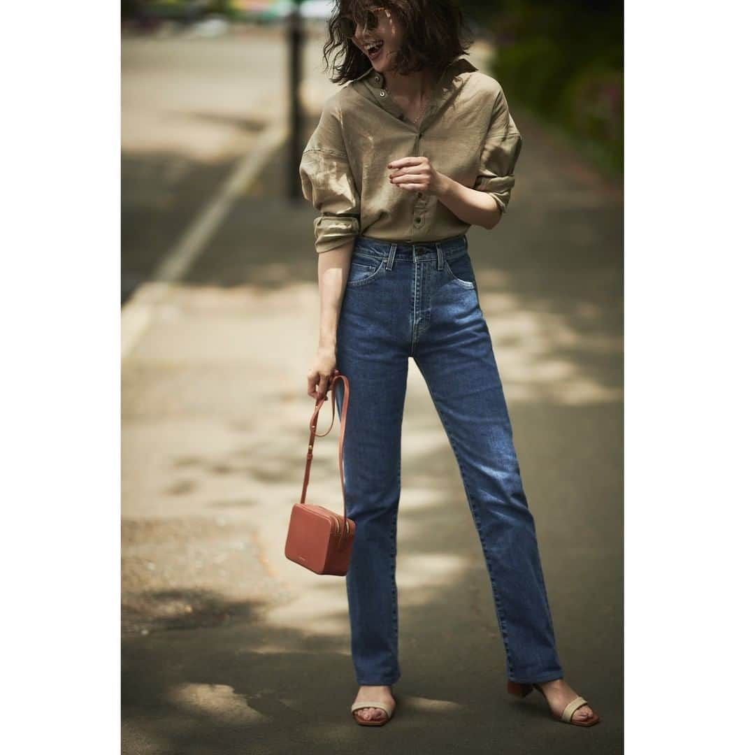 Levi's Japanさんのインスタグラム写真 - (Levi's JapanInstagram)「2019 Spring & Summer LEVI’S® MADE & CRAFTED® . ラフだけどシャープに。大人世代に向けたOFFの日デニムカジュアル . LEVI’S® MADE & CRAFTED® 701(67767-0001) . Model @reikotakagaki Styling @yumikomuroi Edit @mimollet #LevisMadeandCrafted #LMC #SS19 #リーバイス #levis #ハイウエストジーンズ #ジーンズ」6月14日 14時00分 - levis_japan