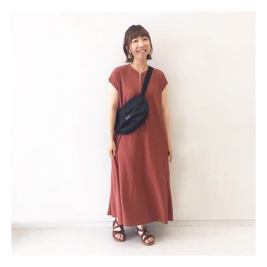 samansamos2blueさんのインスタグラム写真 - (samansamos2blueInstagram)「. \Summer recommend style/﻿ ﻿ 【吸水速乾】﻿ ハーフジップワンピース﻿ ¥5,990＋tax﻿ サコッシュ付きショルダーBAG﻿ ¥3,990＋tax﻿ メッシュサンダル﻿ ¥4,990＋tax﻿ ﻿ ✨2019 SUMMER SALE✨﻿ 本SALE、先行SALE開催中！！﻿ 大変お得なこの機会にご来店お待ちしております♪♪ ﻿ ﻿ ﻿﻿ ＊お店によってSALEスタート日程が異なりますので各ディベロッパー、商業施設の公式ホームページをご確認下さい。﻿﻿ ﻿ ﻿ ＊お近くの店舗に関しましてはプロフィールURLのSHOP LISTよりご確認下さい。﻿﻿ ﻿  #samansamos2blue #サマンサモスモスブルー #sm2 #blue #summer #sale #fashion #code #style #lifestyle」6月14日 14時04分 - samansamos2blue