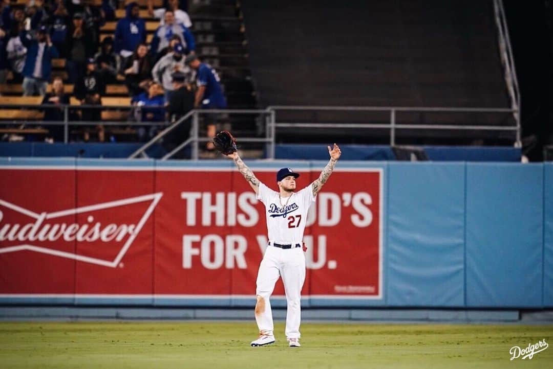 Los Angeles Dodgersさんのインスタグラム写真 - (Los Angeles DodgersInstagram)「Don’t leave @dugie11 hanging. Send high fives below.」6月14日 14時15分 - dodgers