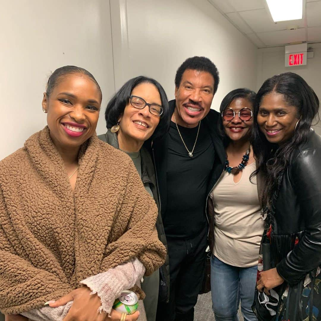 ジェニファー・ハドソンさんのインスタグラム写真 - (ジェニファー・ハドソンInstagram)「Some life long dreams came true on last night thank you @lionelrichie for making all my aunts dreams come true of meeting u ! You were so gracious and wonderful ! Truly , Something we will always have to cherish together ! My aunt has waited 40 Years to meet you and  because of you , that dream is now a reality , thank you!!!!! #raviniafestival」6月14日 14時23分 - iamjhud