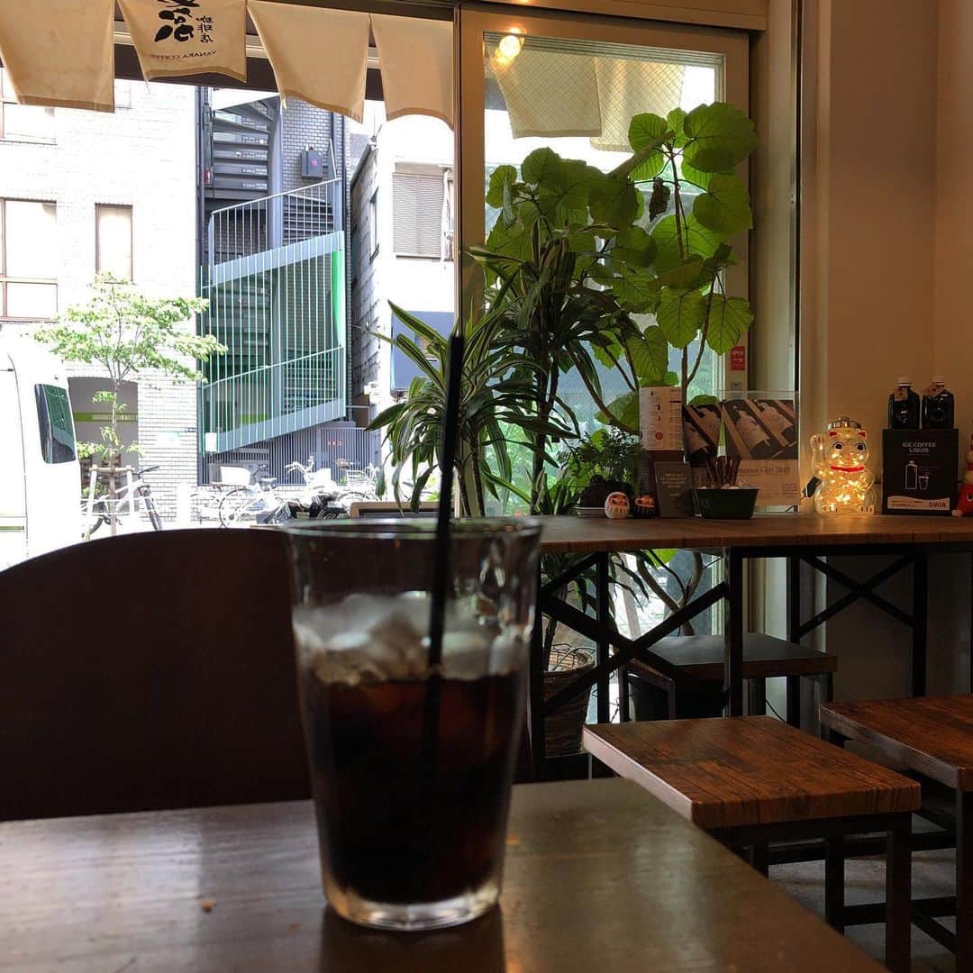 行正り香さんのインスタグラム写真 - (行正り香Instagram)「打ち合わせに少し早く到着したので、コーヒーやさんに入ったら、アイスコーヒーがとても美味しい。プレゼントのような時間です。#やなか珈琲 #rikayukimasa #行正り香 #コーヒー」6月14日 14時25分 - rikayukimasa