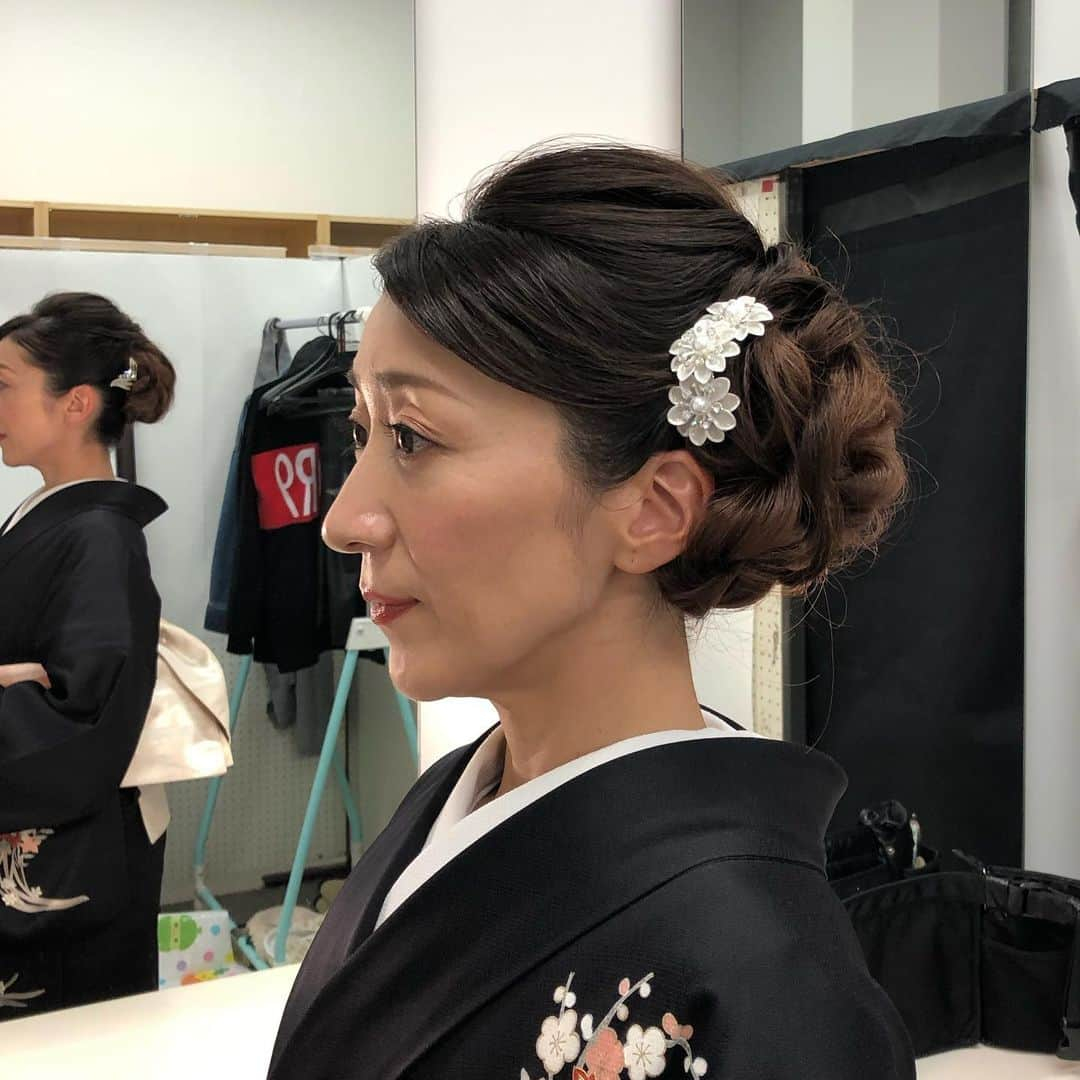 西尾夕紀さんのインスタグラム写真 - (西尾夕紀Instagram)「昨日は NHKBSプレミアム 「新・BS日本のうた」の テレビ収録が広島県三原市で 行われました😊  今回は、新曲コーナーで 「春立ちぬ」を歌唱させて いただいております。  スペシャルステージは 天童よしみさんと 福田こうへいさん。  お二人の熱唱は とても熱かった🔥 色んな歌の歌唱に しびれちゃいますよー😱  放送は 7/7 19:30〜20:59 再放送7/13 12:00〜13:29 再放送7/19 16:30〜17:59  夜は、鉄板焼屋さん🏮で とん平焼きに、お好み焼き…。 またまた、エネルギーチャージ🤣  是非、皆さまご覧下さいね。 #新BS日本のうた #NHKBSプレミアム #はやぶさ #西尾夕紀 #春立ちぬ #アップスタイル #和服 #お好み焼き」6月14日 14時29分 - yuki_nishio_