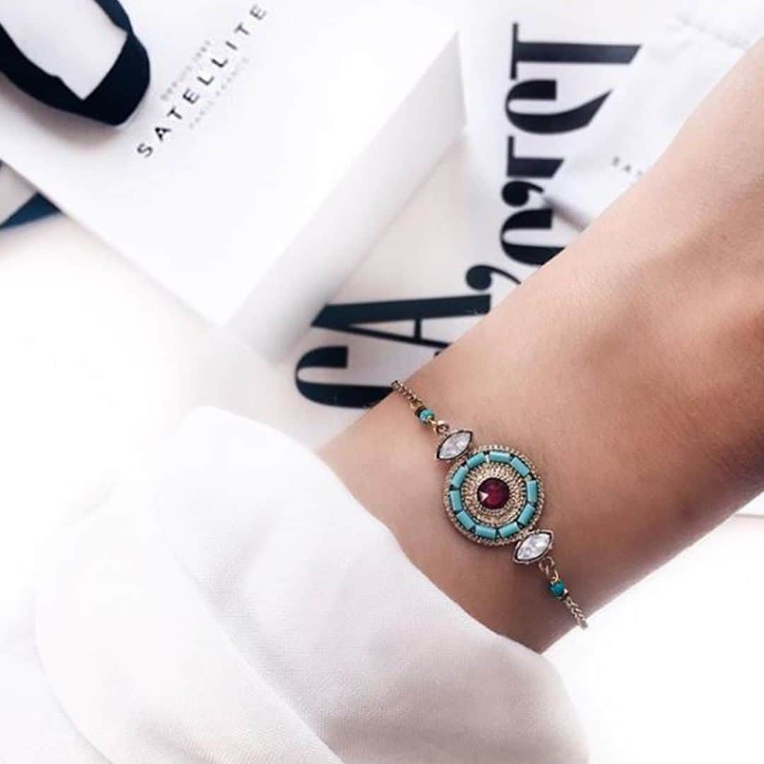 サテリットさんのインスタグラム写真 - (サテリットInstagram)「Zoom sur ce bracelet Fujita, décoré de cristal Swarovski, turquoise, hématite dorée et perles du Japon !⠀⠀⠀⠀⠀⠀⠀⠀⠀ ⠀⠀⠀⠀⠀⠀⠀⠀⠀ Crédit photo : @Julie_haydan29⠀⠀⠀⠀⠀⠀⠀⠀⠀ ⠀⠀⠀⠀⠀⠀⠀⠀⠀ #satelliteparis #bijoux #jewelry #bracelet#joncs #oneofakindjewelry #jewelryartist #jewelrylovers #artisanjewelry #uniquejewelry #jewelryoftheday #colorfuljewelry」6月14日 14時45分 - satelliteparis
