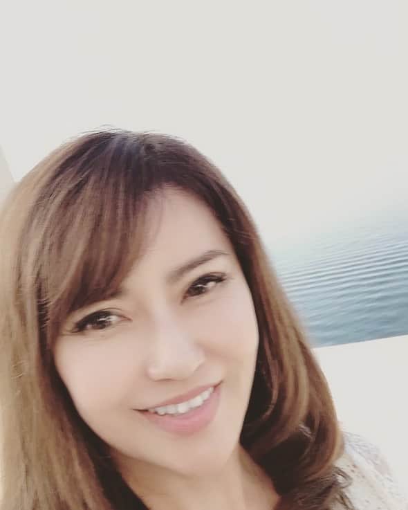のインスタグラム：「.﻿ #クロアチア と言えば紺碧の#アドリア海 ﻿ ﻿ #海を見下ろすビラ に滞在﻿ #やっぱり海がいい﻿ #ヨーロッパの短い夏 ﻿ ﻿ こちらの人達は﻿ #紫外線を貪欲に浴びてる w﻿ ﻿ 私も東南アジアに居る時より灼けたかもw﻿ #観光焼け ww﻿ ﻿ #海外旅行 ﻿ #旅行好きな人と繋がりたい ﻿ #投資女子 ﻿ #不労所得 ﻿ #不老不死﻿ ﻿ ﻿ ﻿ ⭐️日本を飛び出し自由に豊かになりたい⭐️﻿ ﻿ そんな貴方はプロフLINEから情報を受け取ってね﻿ ↓↓↓﻿ @marigram_uu_」