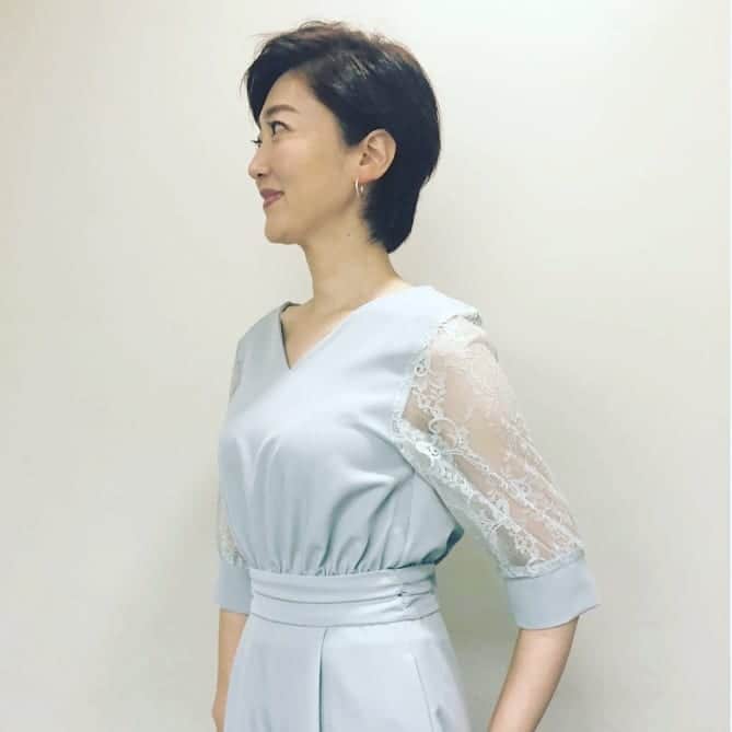 池尻和佳子さんのインスタグラム写真 - (池尻和佳子Instagram)「九州北部の梅雨入りは いつなのでしょう～⛱️ レースが涼しげな今日の衣装です😌  #梅雨 #梅雨入り #九州北部 #anemone  #randa」6月14日 15時11分 - wakako_ikejiri_rkb