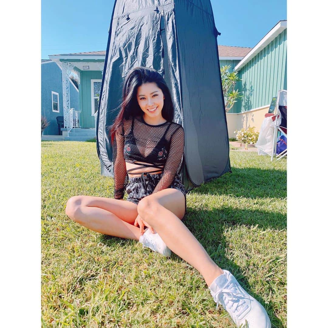 福山智可子のインスタグラム：「Good times with @ashyaworldwide @sarinethomas 🥰 missing @ipunlove 😭 . #musicvideo #dancers #shooting」