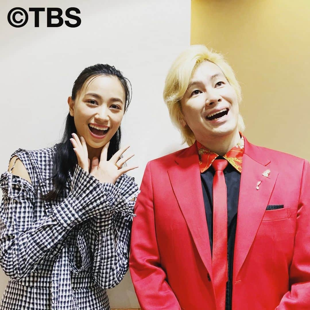 TBS「ジョブチューン」さんのインスタグラム写真 - (TBS「ジョブチューン」Instagram)「今週の「ジョブチューン」（TBS系列）は！ ⭐️くら寿司🍣VS超一流寿司職人！&国民的大ヒット食品SP✨ ▼くら寿司の社員500人が選んだ本当に美味しいと思う寿司ネタを超一流寿司職人がジャッジ❗️そして日清カップヌードル&夏に欠かせない人気アイスへの国民のギモンを全て解決!🌈🌻 🚀視聴者プレゼント🎁もありますよ☆  6/15（土）よる7時〜放送です！ 皆さん、どうぞお楽しみに🚀 （※関東地域は、よる6:55〜放送）  カズレーザー さんと高橋ユウさん、スタジオの試食でお腹がいっぱいのお2人をパチリ🤳👀‼ #ネプチューン #名倉潤 #原田泰造 #堀内健 #バナナマン #設楽統 #日村勇紀 #土田晃之 #田中みな実 #川田裕美 #石塚英彦 #カズレーザー  #高橋ユウ #ゴールデンエイジ #芸人 #ジョブチューン #tbs #バラエティ #くら寿司 #カップラーメン #ラーメン #アイス #パピコ #明治エッセルスーパーカップ #ガリガリ君 #グリコ #赤城乳業」6月14日 15時21分 - jobtune_tbs