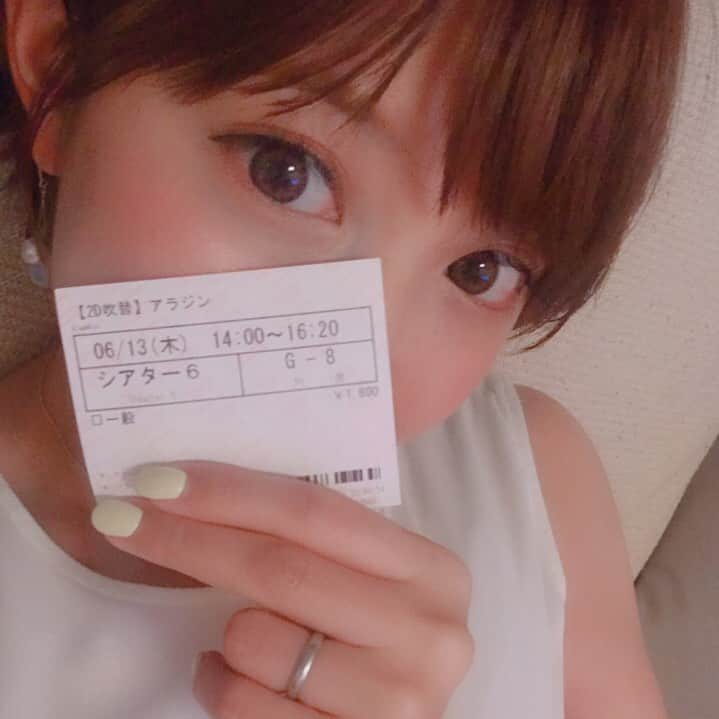 矢口真里さんのインスタグラム写真 - (矢口真里Instagram)「映画『アラジン』はお母さんと観てきましたょ🐫✨ 噂で良い良いと聞いておりましたが、想像越えの良さでした😭✨✨✨ ジーニー様ぁぁぁ🧞‍♂️😍✨ ・ 今回は２Ｄの吹替で観たので、もう一回２Ｄの字幕で観たいなぁ🥰」6月14日 15時29分 - mariyaguchi_official