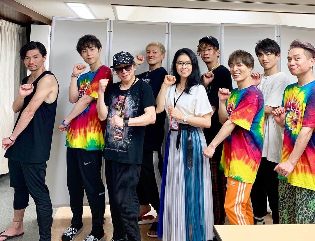 藤あや子さんのインスタグラム写真 - (藤あや子Instagram)「‪LIVE DA PUMP 2019 THNKS!!!!!!!FINAL Day1  観に行ってきました‼️‬ 歌もダンスも最高でめっちゃくちゃ カッコ良かったです✨ メンバーそれぞれの想いが込められた素晴らしい Liveでした♪ お疲れにも関わらず解禁ホヤホヤの#バイーン  ありがとうござました😊 #dapump  #livedapump2019thanxfinal #日本武道館 #新曲最高 #partyユニバースフェスティバル  #バイーン #レインボージャンプ  #ゾンビウォーク」6月14日 15時35分 - ayako_fuji_official