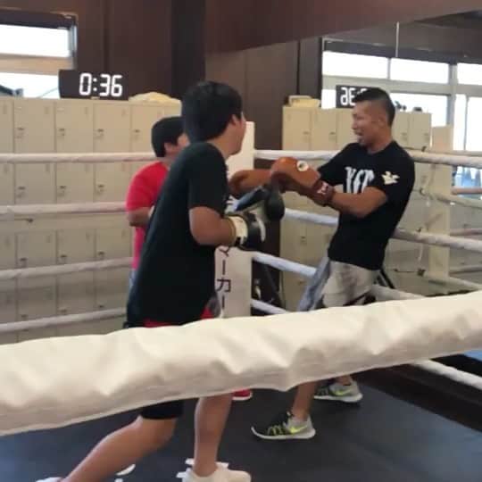 のインスタグラム：「2人相手のマス（笑）  めっちゃ疲れた😢  心身強くなりたい小学生、中学生、楽しく運動しましょう^_^  お待ちしてます^_^  #四谷三丁目 #KODLAB #フィットネス #ボクシング #楽しく #ダイエット」