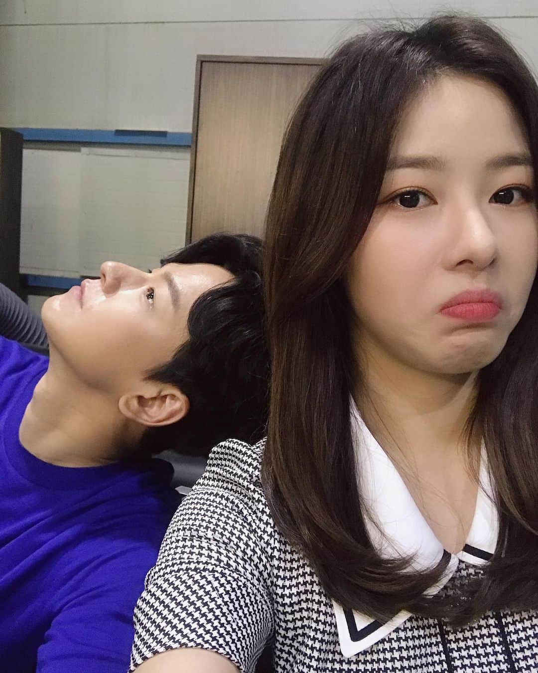 パク・ハナさんのインスタグラム写真 - (パク・ハナInstagram)「#뭐하시는거죠?#ㅎㅎ#임주환님#멋짐뿜뿜#근데 왜 제 옆에서~~ 혹시 주무시는건가요? #오잉#후쿠다#차정임#이몽 낼도 본방사수 해주실꺼죠?」6月14日 15時46分 - phanayo