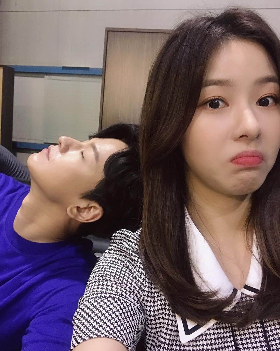 パク・ハナさんのインスタグラム写真 - (パク・ハナInstagram)「#뭐하시는거죠?#ㅎㅎ#임주환님#멋짐뿜뿜#근데 왜 제 옆에서~~ 혹시 주무시는건가요? #오잉#후쿠다#차정임#이몽 낼도 본방사수 해주실꺼죠?」6月14日 15時46分 - phanayo