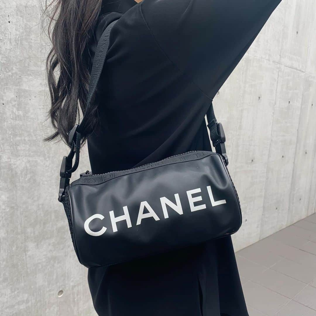 Vintage Brand Boutique AMOREさんのインスタグラム写真 - (Vintage Brand Boutique AMOREInstagram)「Chanel sport-line logo bag.▶︎Free Shipping Worldwide✈️ ≫≫≫ DM for more information 📩 info@amorevintagetokyo.com #AMOREvintage #AMORETOKYO #tokyo #Omotesando #Aoyama #harajuku #vintage #vintageshop #ヴィンテージ #ヴィンテージショップ #アモーレ #アモーレトーキョー #表参道 #青山 #原宿#東京 #chanel #chanelvintage #vintagechanel #ヴィンテージ #シャネル #ヴィンテージシャネル #amorewardrobe #アモーレワードローブ」6月14日 15時56分 - amore_tokyo